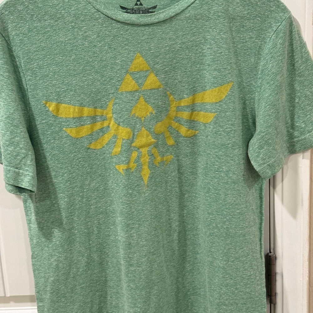 Nintendo Zelda Skyward Sword Triforce Green T-Shirt Small Graphic Tee